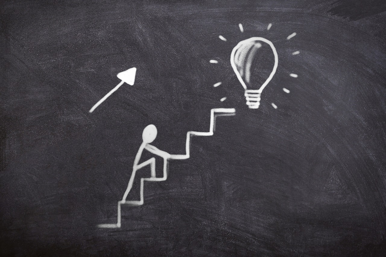 Leadership & Team Growth in collaborative office workspace